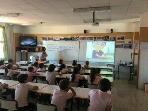 Los alumnos del colegio Gregori Mayans aprenden a lavarse correctamente las manos con BETELGEUX-CHRISTEYNS