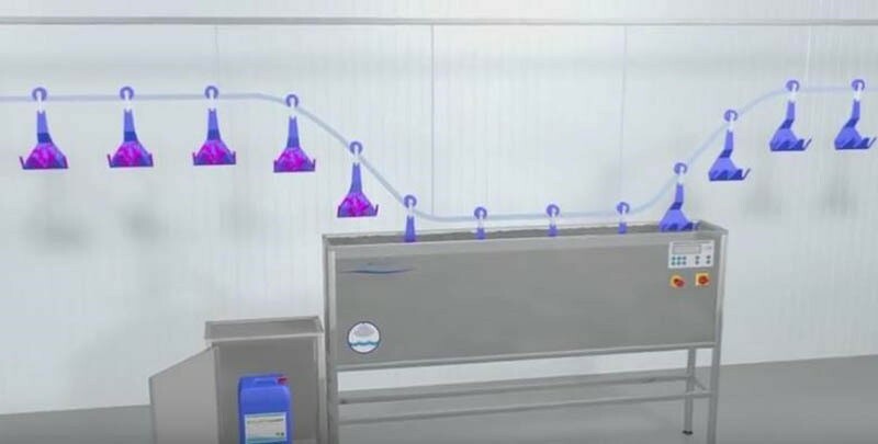 Figura 2. Equipo de higiene de ganchos por ultrasonidos en un matadero de aves.