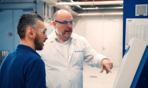 Christeyns expert geeft advies in een wasserij
