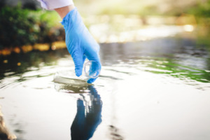 Additif sans phosphonates pour des eaux usées plus propres