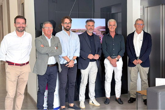 El vicepresidente segundo del Consell visita las instalaciones de Christeyns España en Ador